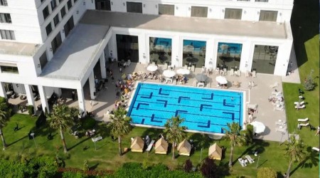 Pendik'te havuz başında DJ eşliğinde korona virüs partisi