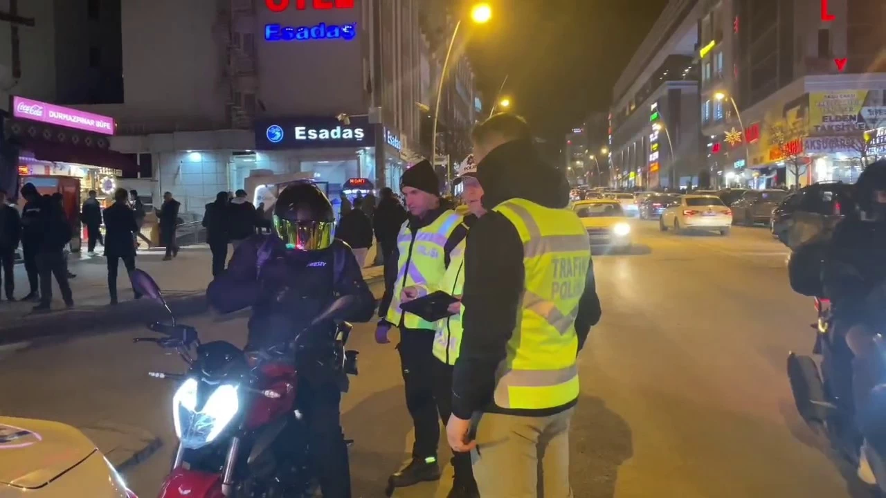 Polis huzurlu bir bayram i�in 24 saat sahada