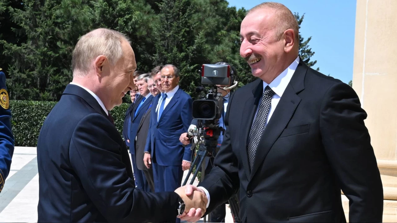 Putin ve Aliyev, Bakü'de görüştü