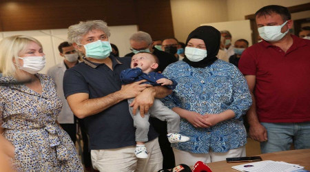 Rahim nakliyle dünyaya gelen ilk bebek