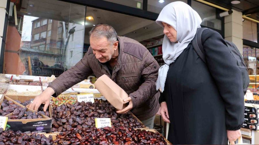 Ramazan geldi, hurmaya talep artt�