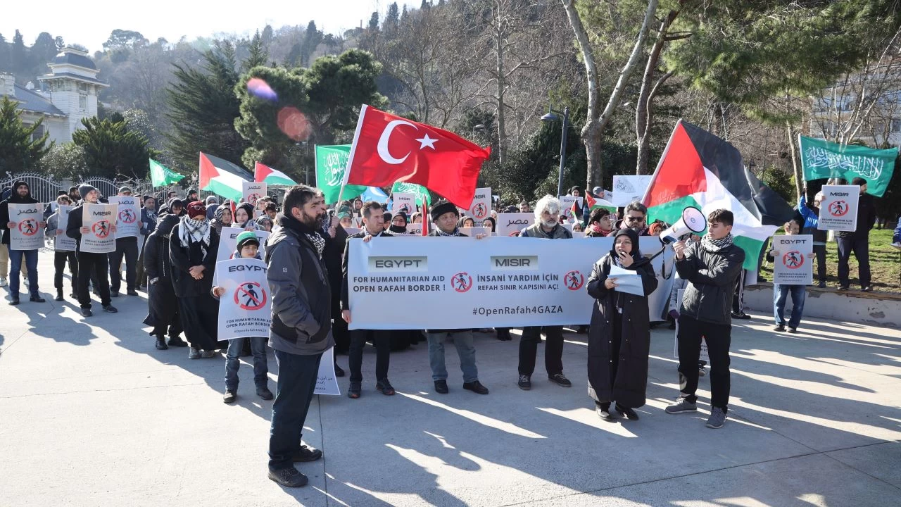 Refah Sınır Kapısı'nın açılması talebiyle İstanbul'da yürüyüş yapıldı