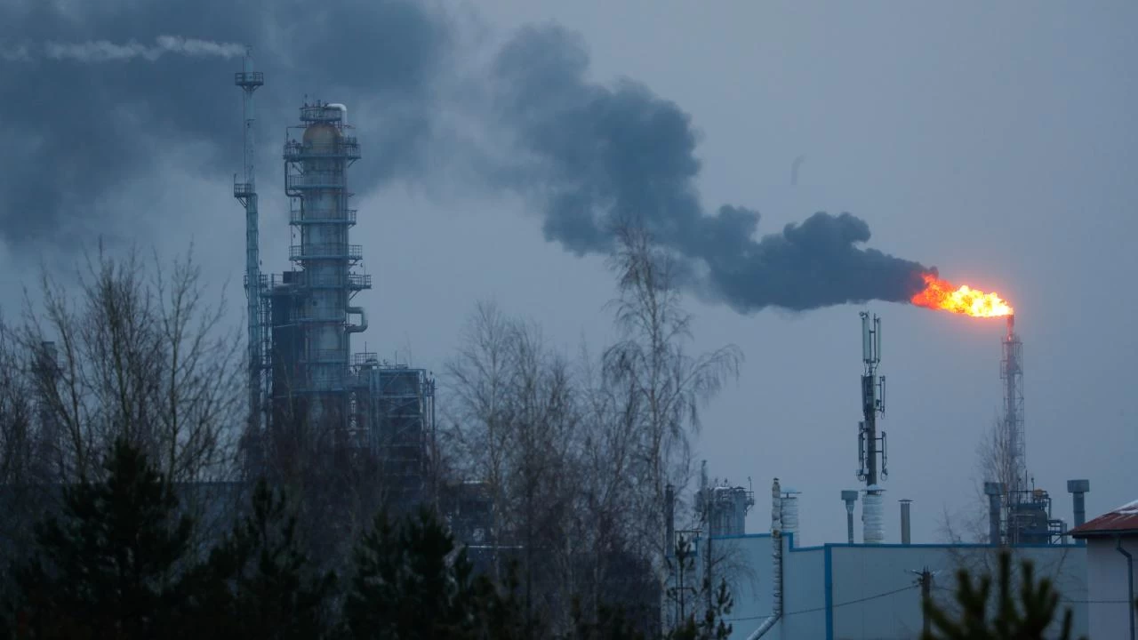 Rusya'daki petrol depolama tesisine HA saldrs: Yangn kt