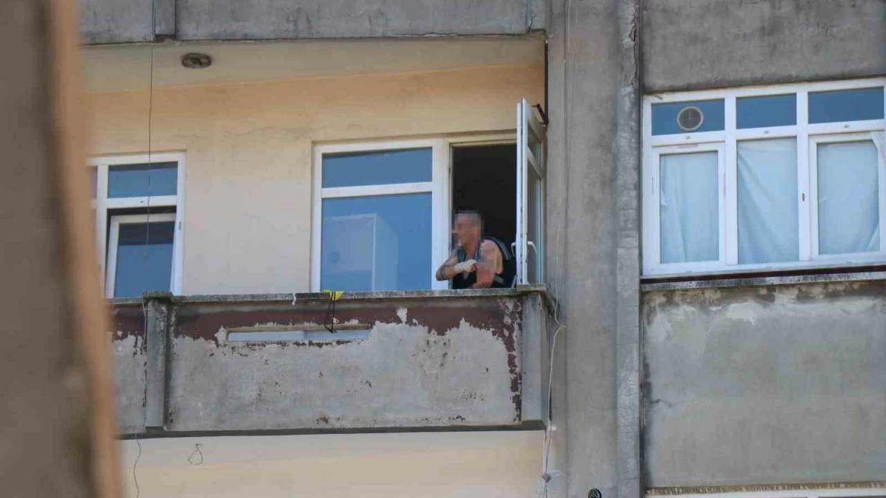 Sakarya'da eski polis, sevgilisini boğazından defalarca bıçakladı