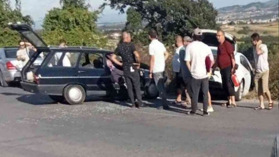 Sakarya'da iki otomobil çarpıştı: 6 yaralı