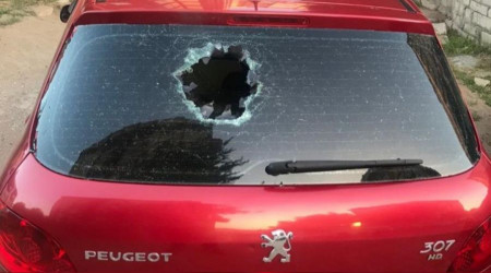 Samsun'da sağlık çalışanının otomobili kurşunlandı