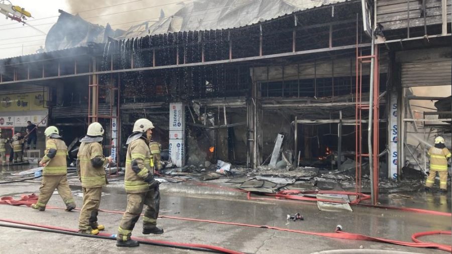 Sanayi sitesindeki yangın kontrol altına alındı