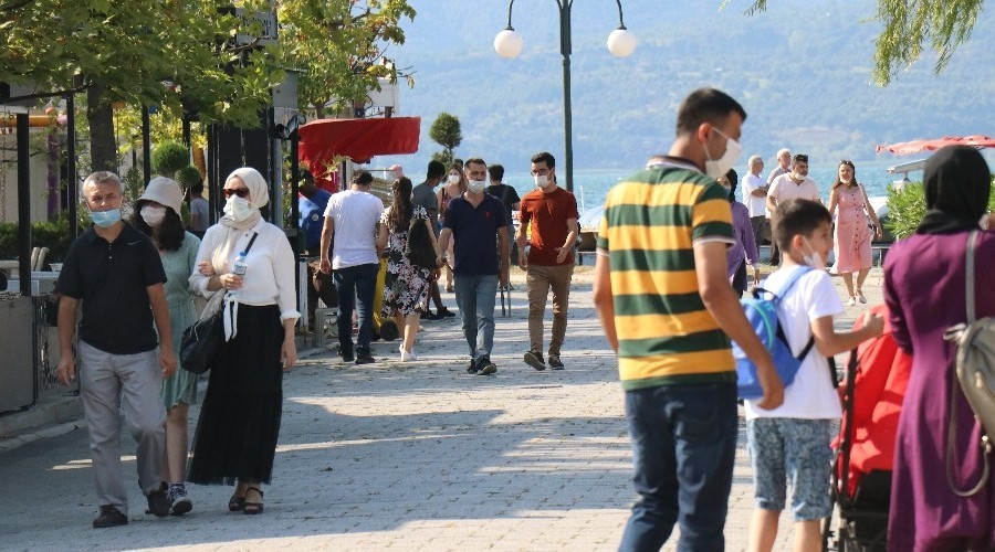Sapanca Gölü'ne bayramda yoğun ilgi