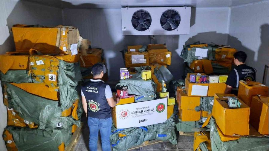 Sarp S�n�r Kap�s�'nda 62 bin adet ka�ak elektronik sigara yakaland�