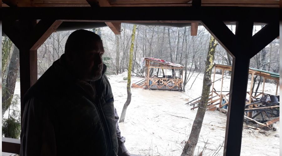 Selden y�k�lan tesisini b�yle izledi