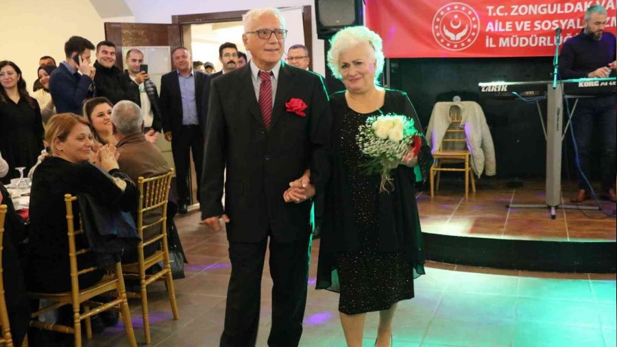 Sevdii kadnla evlenebilmek iin huzurevine yerleti