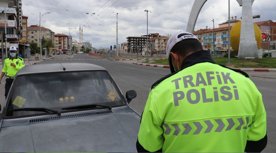 Seyahat kısıtlaması 1 gün uzatıldı