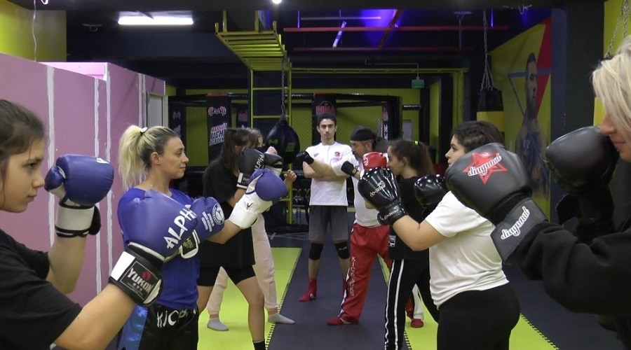 �iddet g�rd�kten sonra kick boksa ba�lad�