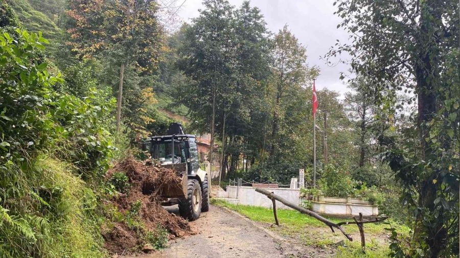 Şiddetli sağanak yağış Rize'yi olumsuz etkiledi