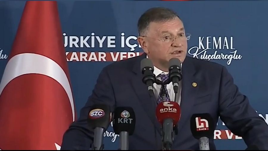 ‘Sınırı geçen her sığınmacıya oy kullandırıyorlar’