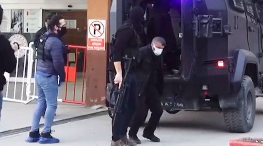 ��rnak'ta 40 ki�i g�zalt�na al�nd�