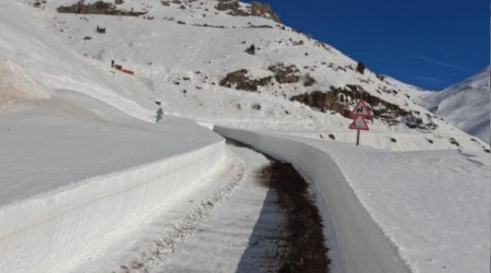 Şırnak'ta kar kalınlığı 1 metreyi geçti
