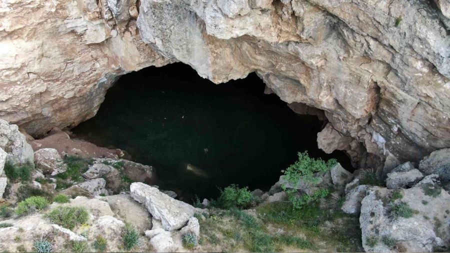 Sivas'ta gizemli mağara su doldu