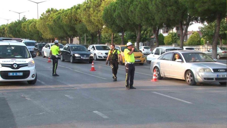 Sivil polis aracı otomobille çarpıştı: 1'i ağır 8 yaralı
