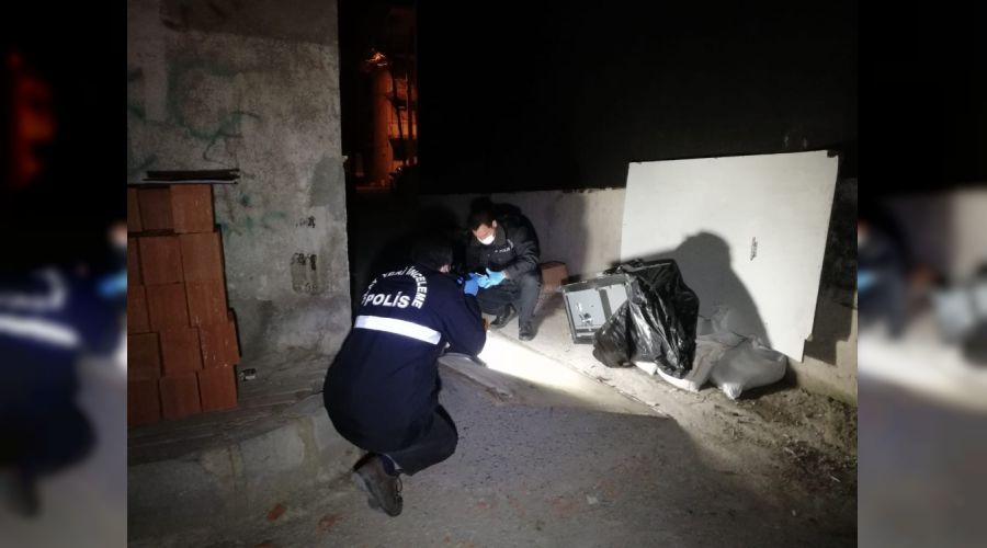 Sokak ortas�nda �elik kasa bulundu