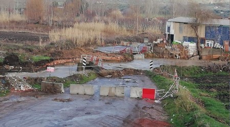 Soma'da köprü aşırı yağışa dayanamadı