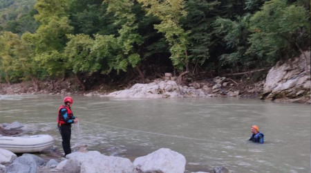 Su borularn tamir etmek iin gittii ayda akntya kaplarak kayboldu