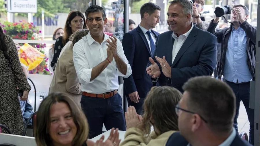 Sunak'�n partisi kan kaybetti