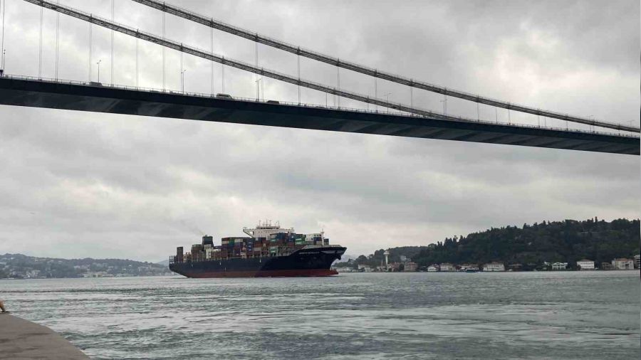Tah�l Koridorundan ge�en konteyner y�kl� ilk gemi �stanbul'da
