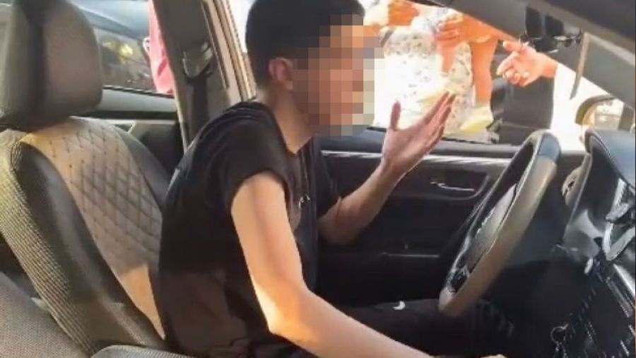 Taksici hem karttan hem elden �deme istedi