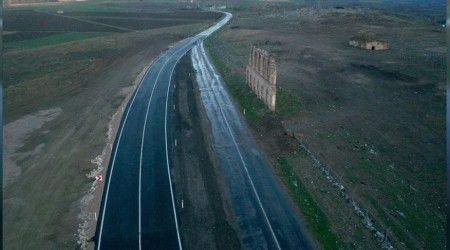 Tarihi duvar için yol kaydırıldı