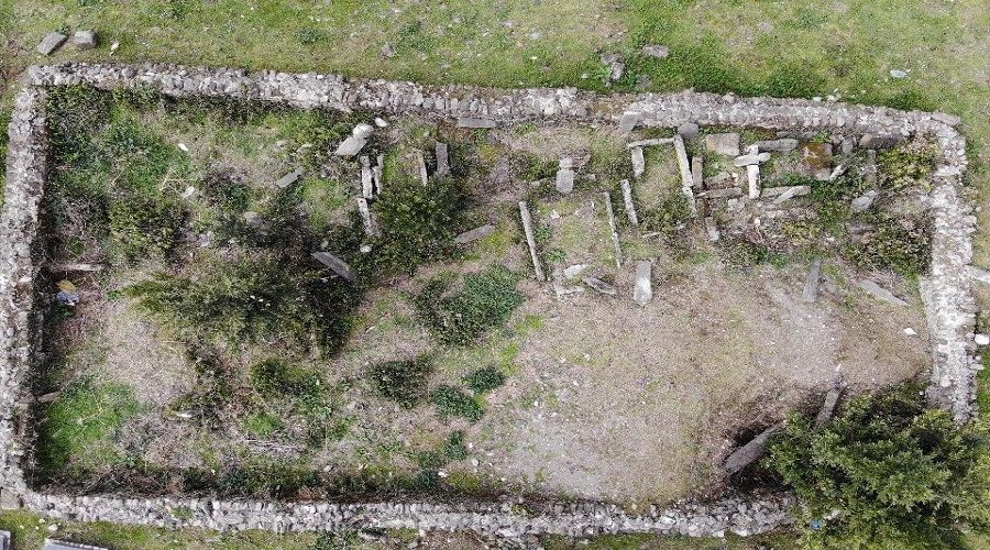 Tarihi mezarl��� talan ettiler