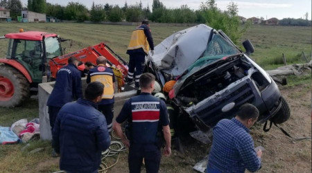 Tarım işçilerini taşıyan minibüs devrildi