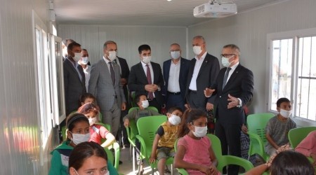 Tarım işçilerinin çocukları için eğitim konteynırı