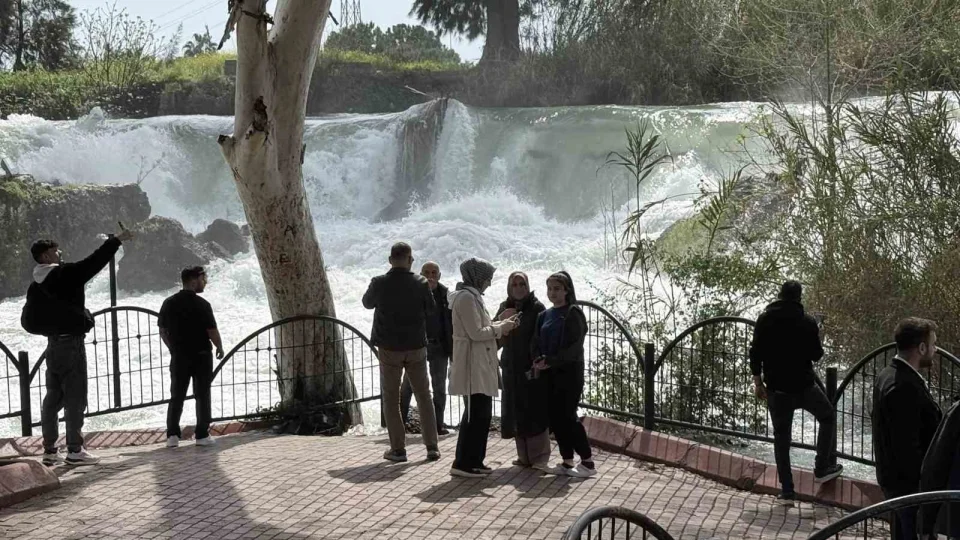 Tarsus Şelalesi'ne yağış sonrası ziyaretçi akını