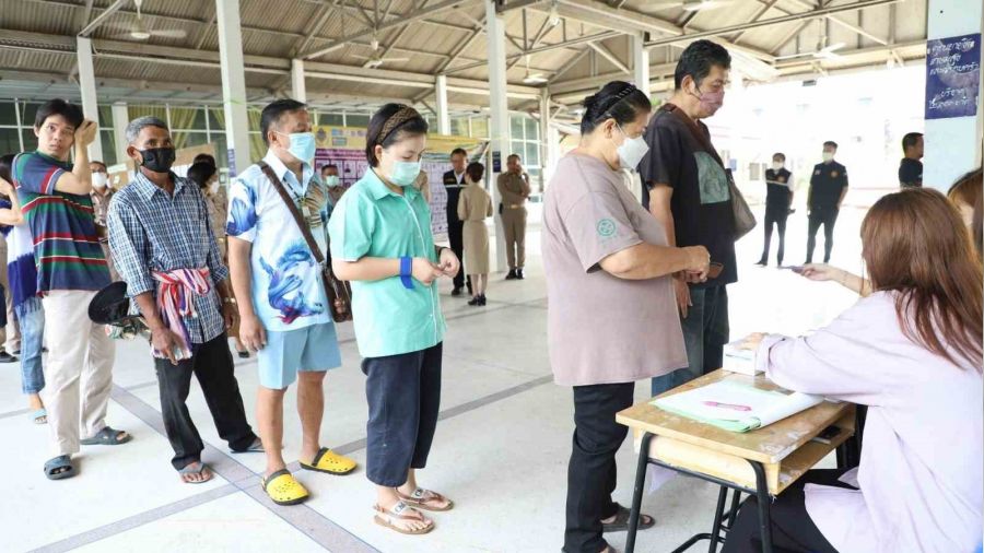 Tayland'da halk sandık başında