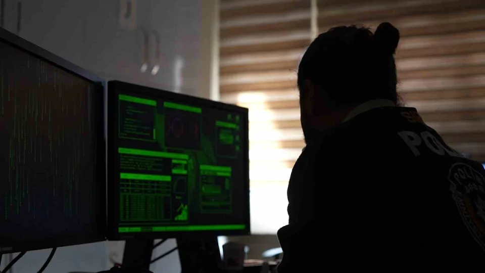 Telefondaki mesajlar 1,2 milyarl�k i�lem hacmini ortaya ��kard�