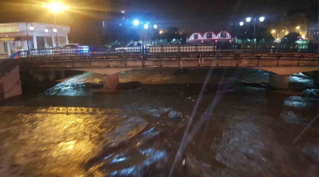 Terme'de çay taştı, vatandaş panikte