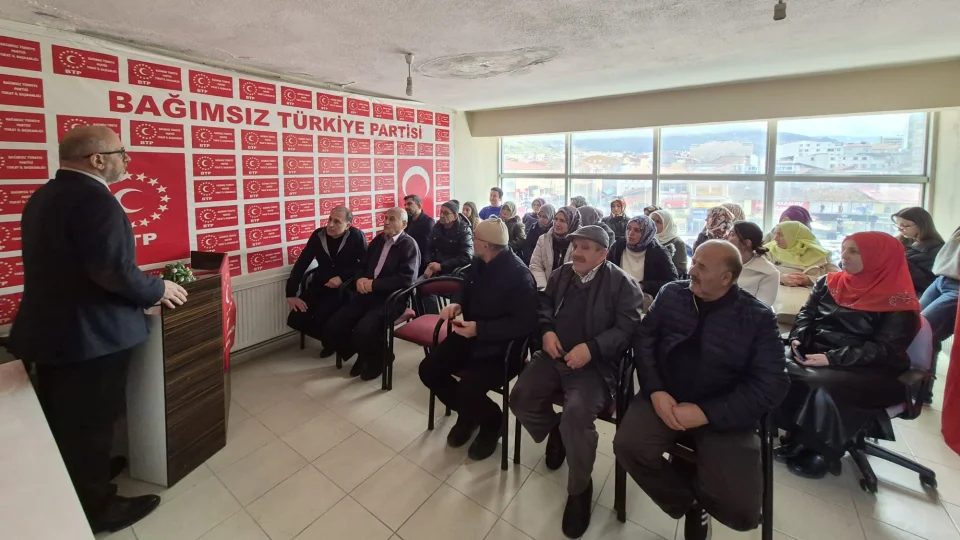 Tokat�ta Prof. Dr. Haydar Ba� i�in vefa bulu�mas�: Fikirleri ve dualar� g�n�llerde yank�land�