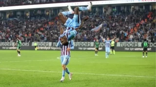 Trabzonspor kafas�n� kullan�yor... 48 gol�n 15'ini kafayla att�