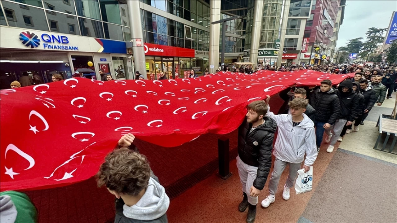 Trabzonsporlu taraftarlardan anlaml yry 