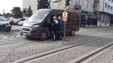 Tramvay yolunu kullanan aralara ceza