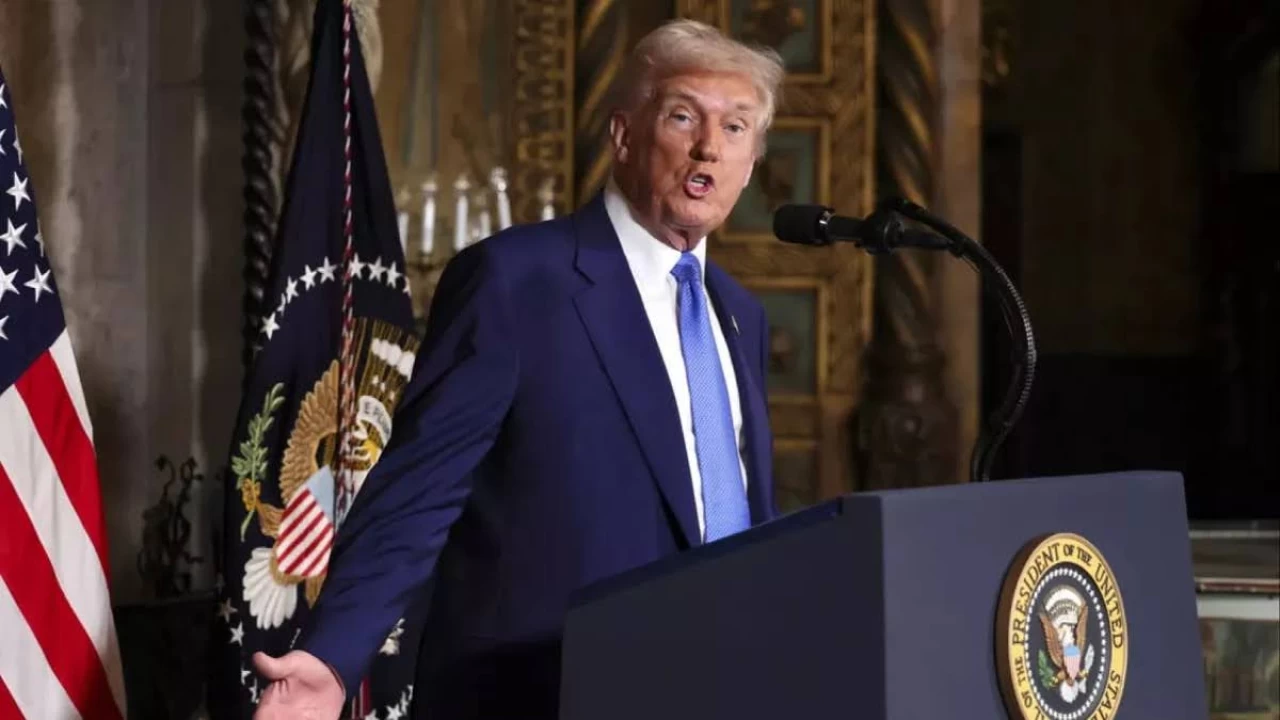 Trump, �lkede istihdam olu�turacak yabanc�lara 5 milyon dolara "alt�n kart" sat�laca��n� a��klad�