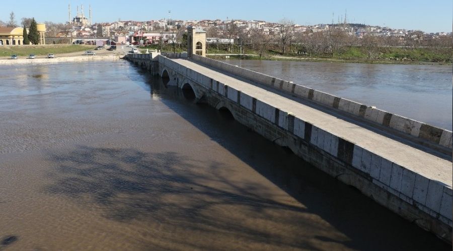 Tunca Nehri 'sar� alarm' seviyesine ula�t�