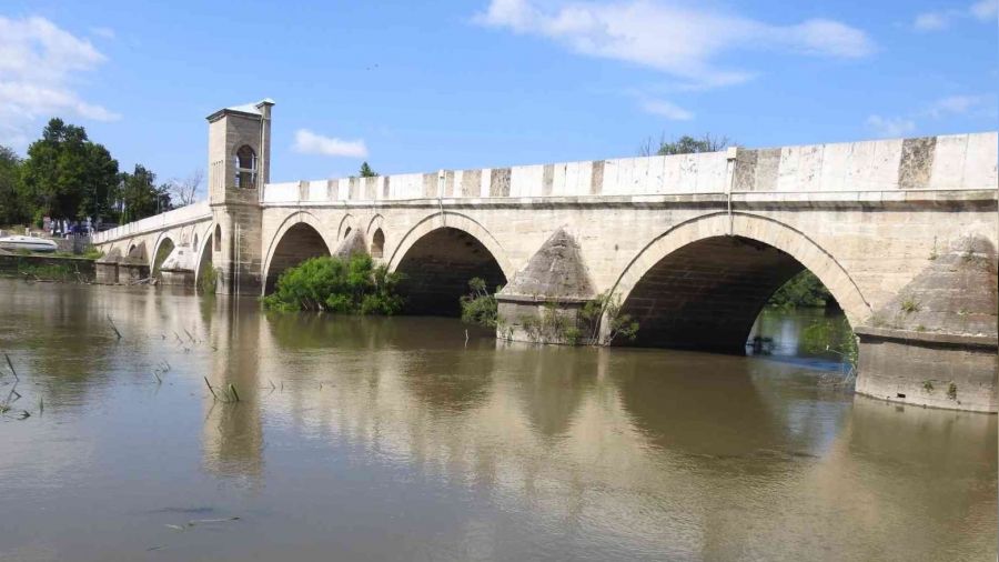 Tunca Nehri'nin seviyesi yağışlarla 5 kat arttı
