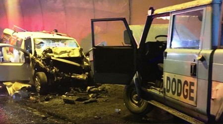 Tünel içinde iki araç kafa kafaya çarpıştı: 2 ölü