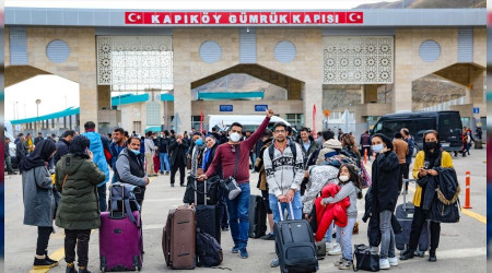 Türkiye, İran'dan da ucuz kaçınca İranlı turistler Van'a akın etti