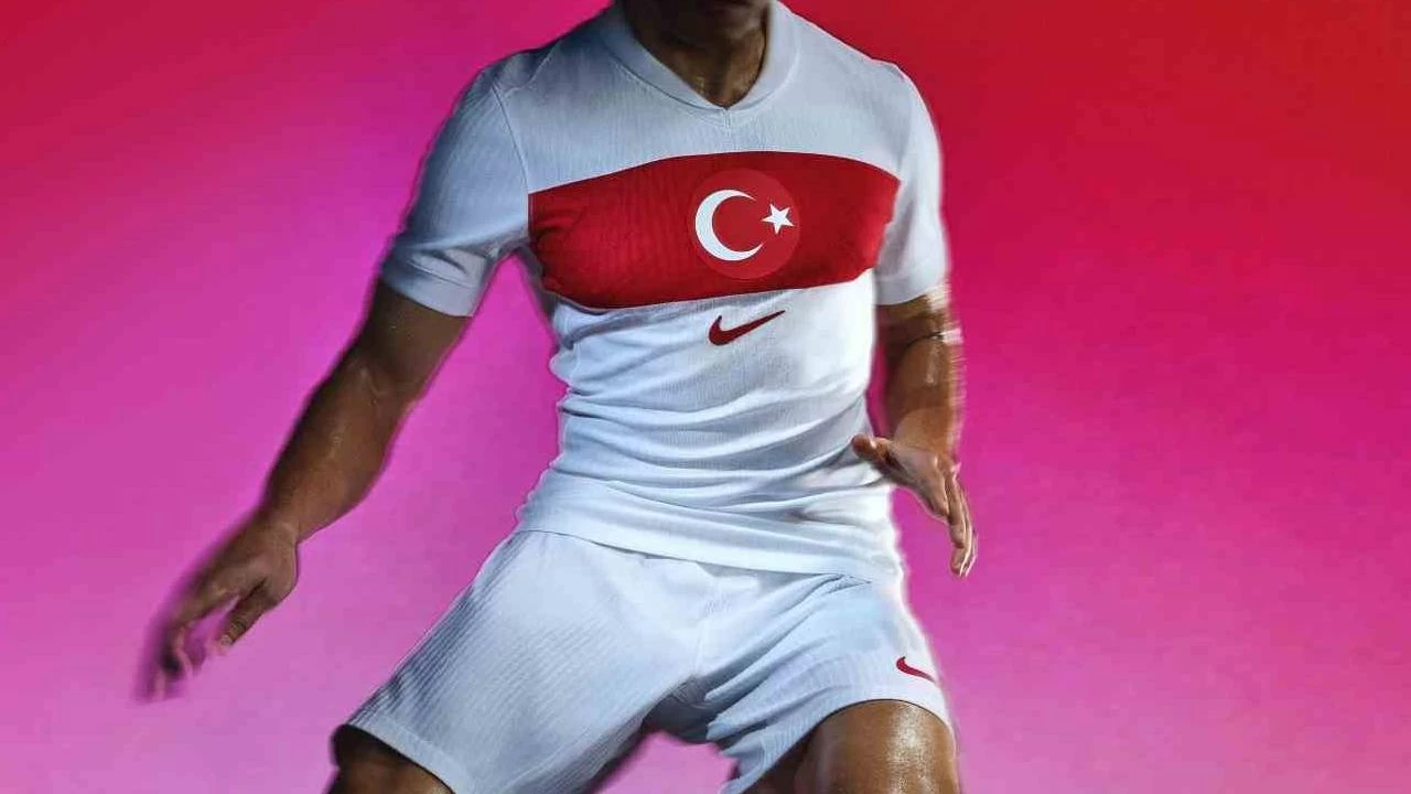 T�rkiye milli tak�mlar�n�n yeni formas� tan�t�ld�