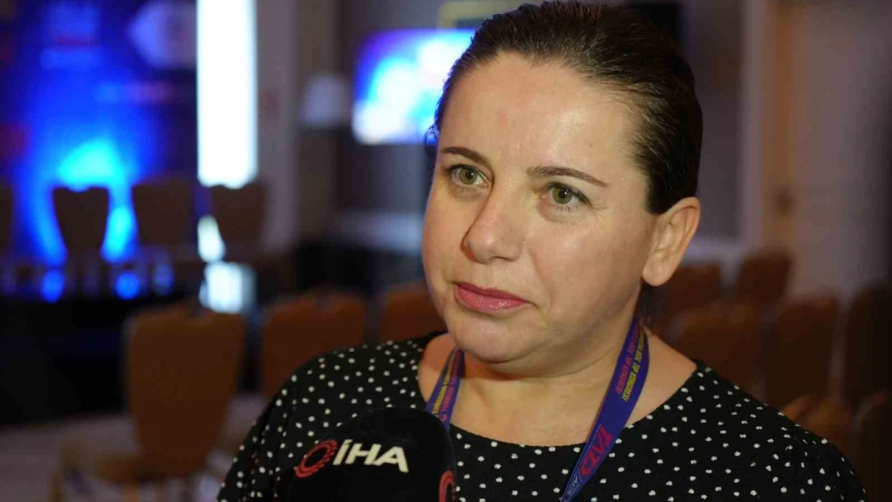 'T�rkiye'de sa�l�k sistemi y�k� acil servislere y���l�yor'