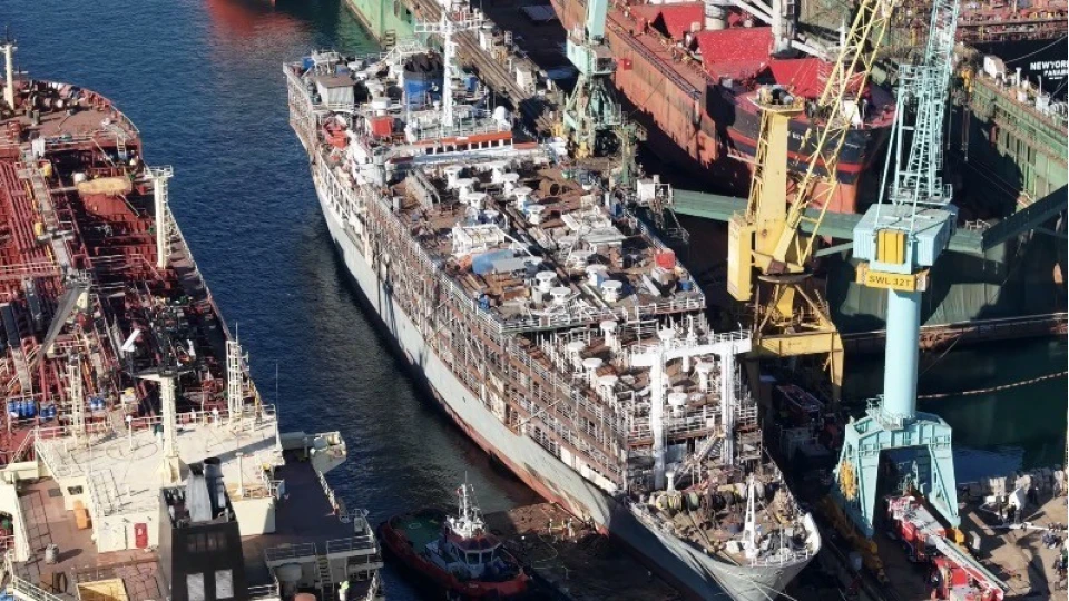 Tuzla'da yanan gemi s�nd�r�ld�