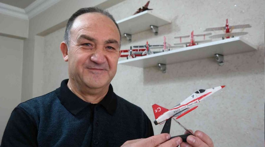 Uçaklara olan hayranlığını maketlere döktü